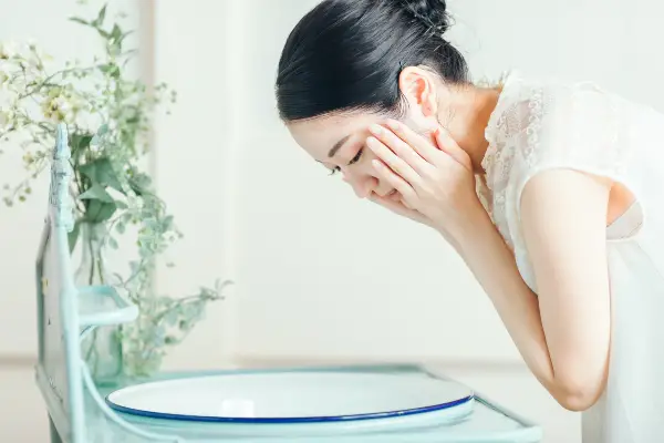 洗顔とクレンジングの違いについて